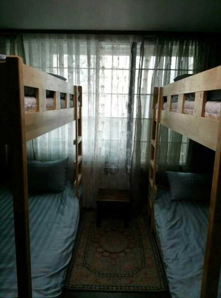 K Star Road Guesthouse - Hostel Seoel Buitenkant foto