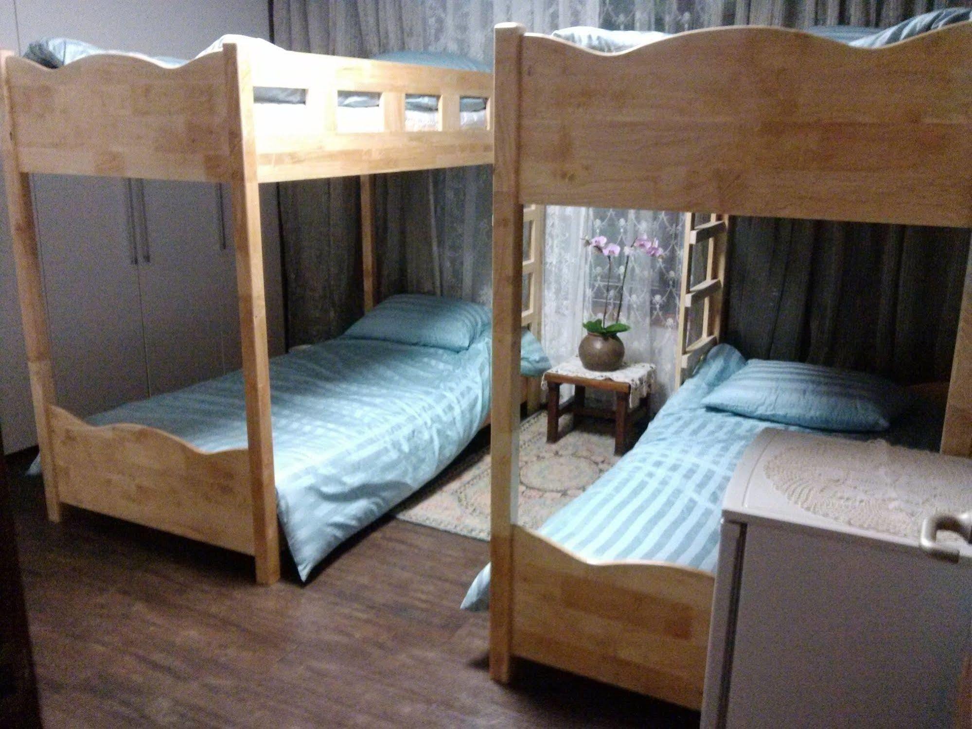 K Star Road Guesthouse - Hostel Seoel Buitenkant foto